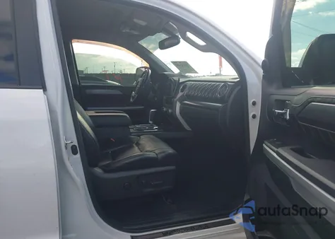 2015 Toyota Tundra Platinum 5.7L V8 z USA, uszkodzony, nr VIN 5TFAW5F13FX486514